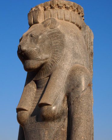 Mut als Löwin Mut-Bezirk im Karnak-Tempel